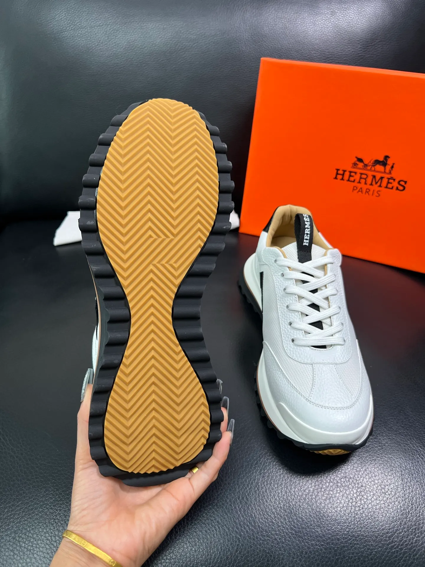 Men's shoes 💰800 Hermes top purchasing Hermes counters are on sale at the same time with original factory configuration, original cowhide imported from Italy and mesh fabric, high-quality splicing technology, fully imported water-dyed cowhide lining, soles: original soles specially provided by the original factory are super comfortable, the original factory follows the order and high quality, you can enter and exit the counter at will, you are welcome to compare and synchronize with the counter, code number 39-44 (customized 38 45) 85863